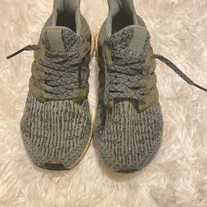 ADIDAS ULTRABOOST Women 6.5 Mystery Blue